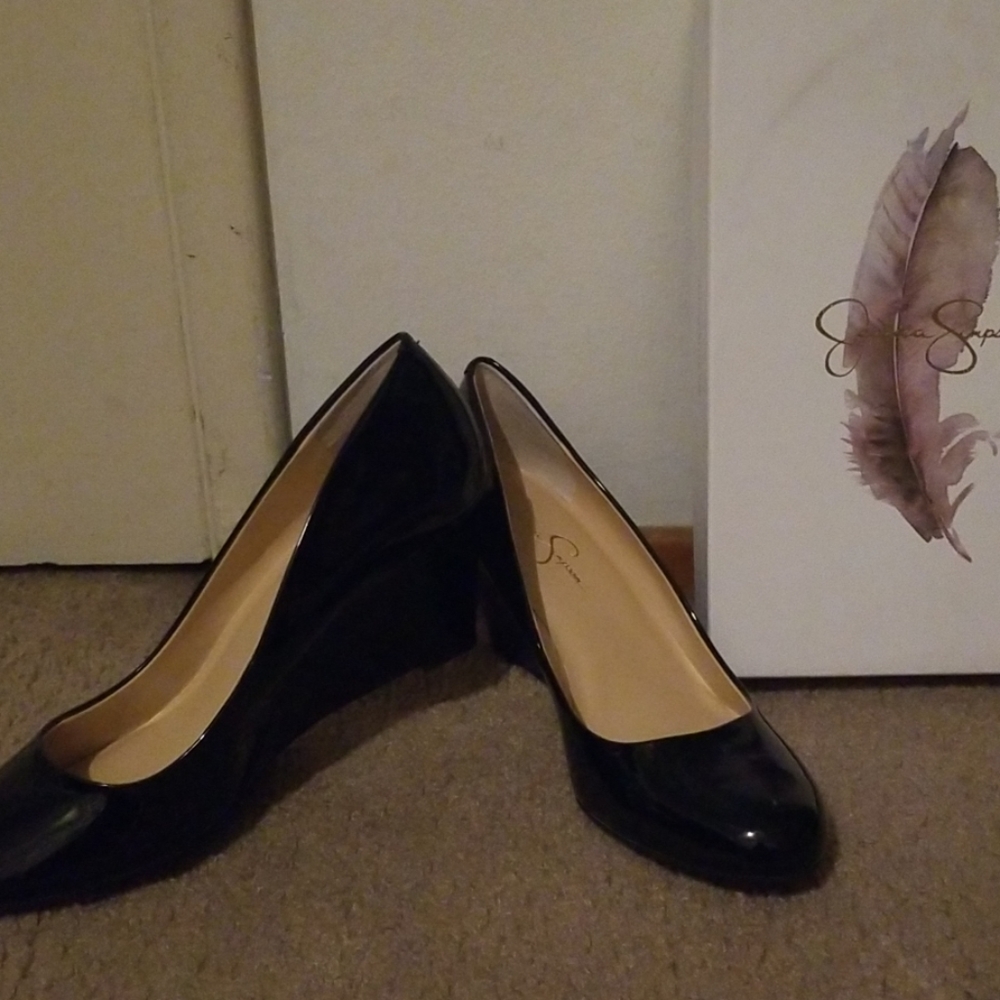 Jessica Simpon pumps